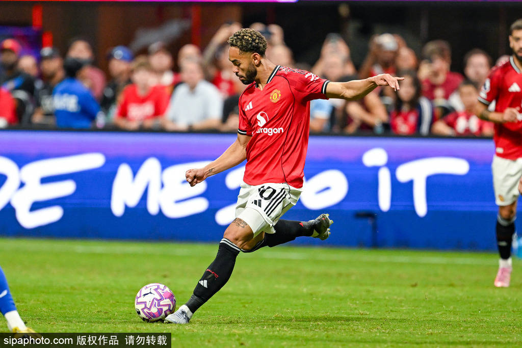 曼联豪掷亿元签谢斯科：红魔再挫纽卡斯尔，转会市场暗战升级